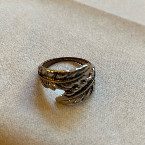 Leaf Ring - Picture 1 of 2